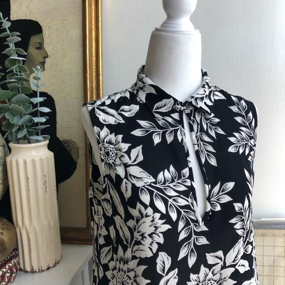 Theory Kenzly Black & White Floral Print Silk Top - Picture 3 of 7